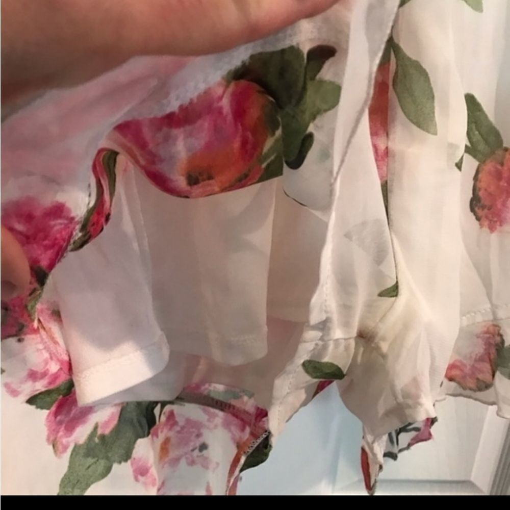 NWT Choies Floating silk Floral Romper size Large - Picture 6 of 6